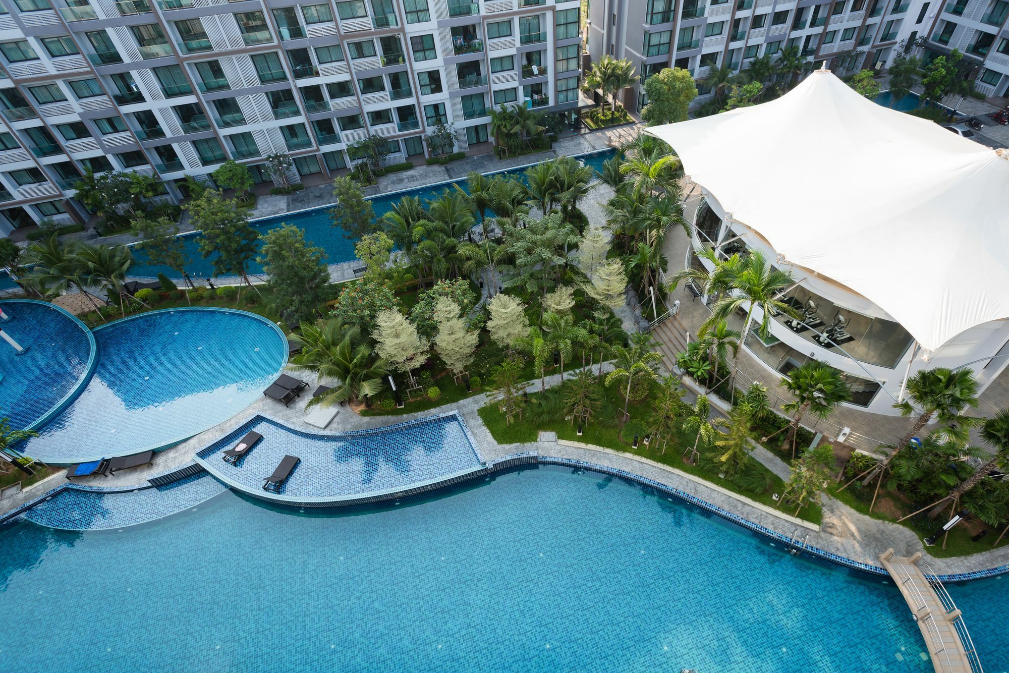 Апартаменты Dusit Grand Park Джомтьен Экстерьер фото
